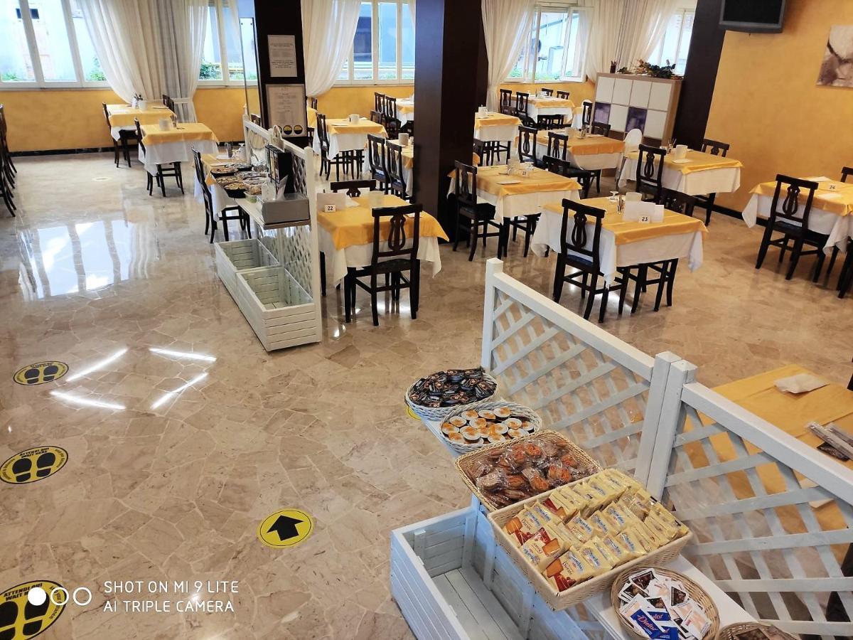 Mantovani Hotel Mariu Rimini Buitenkant foto