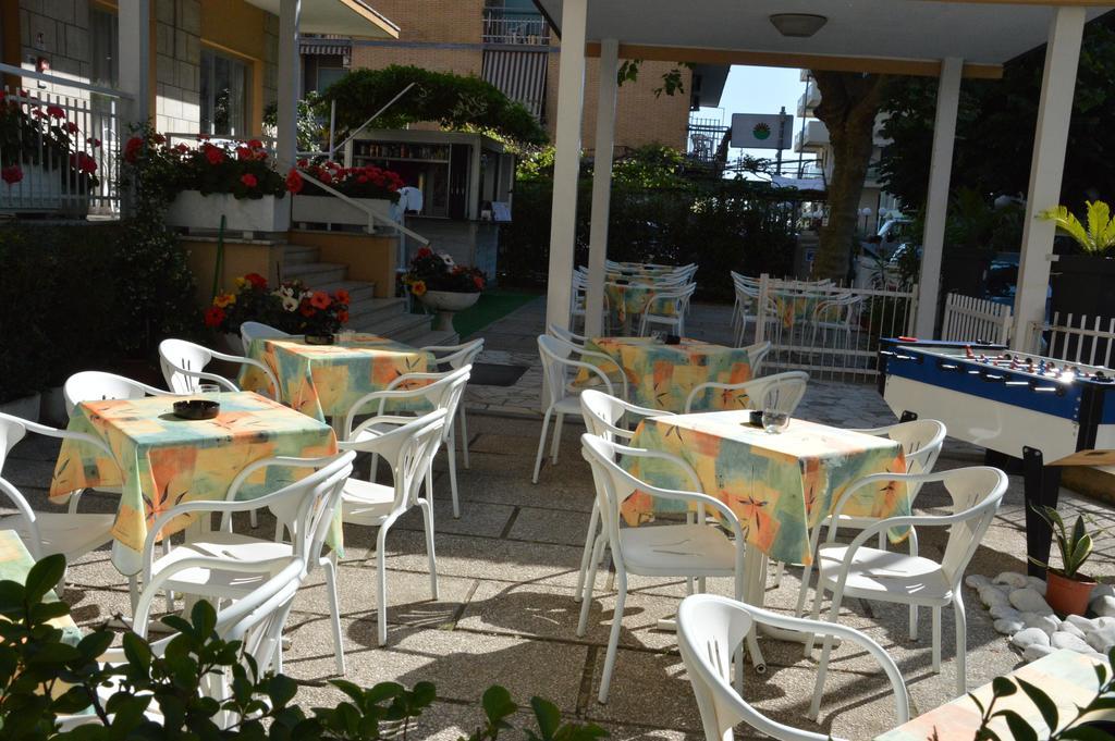 Mantovani Hotel Mariu Rimini Buitenkant foto